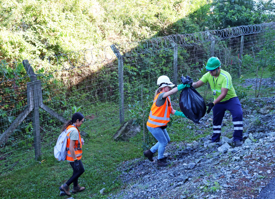 TESC promove uma ação de limpeza nas margens do Rio Pedreira