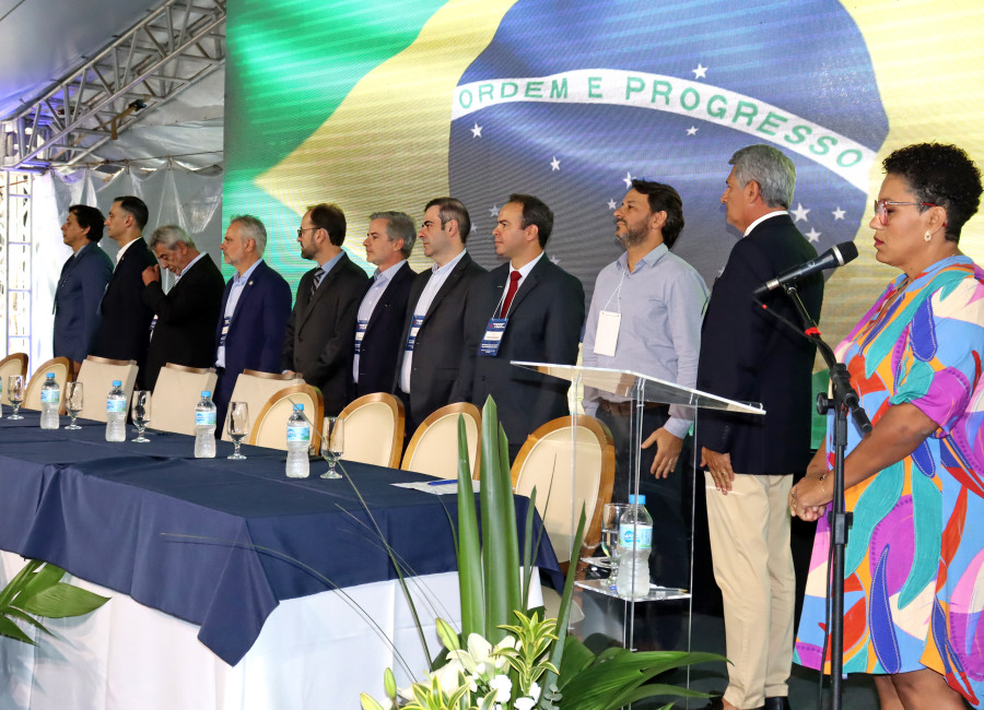 Um Ano de Transformação e Crescimento: Celebrando a Inauguração do Sistema de Grãos do TESC