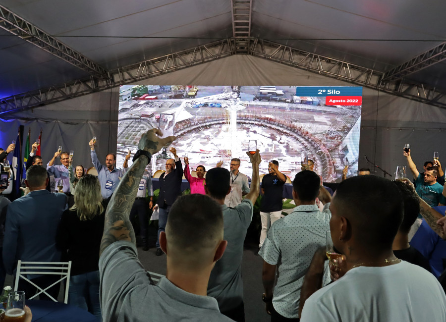 Um Ano de Transformação e Crescimento: Celebrando a Inauguração do Sistema de Grãos do TESC