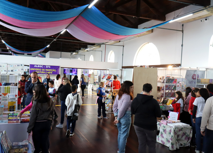 TESC Patrocina a 10ª Feira do Livro de São Francisco do Sul: Celebrando a Conexão Cultural e a Leitura