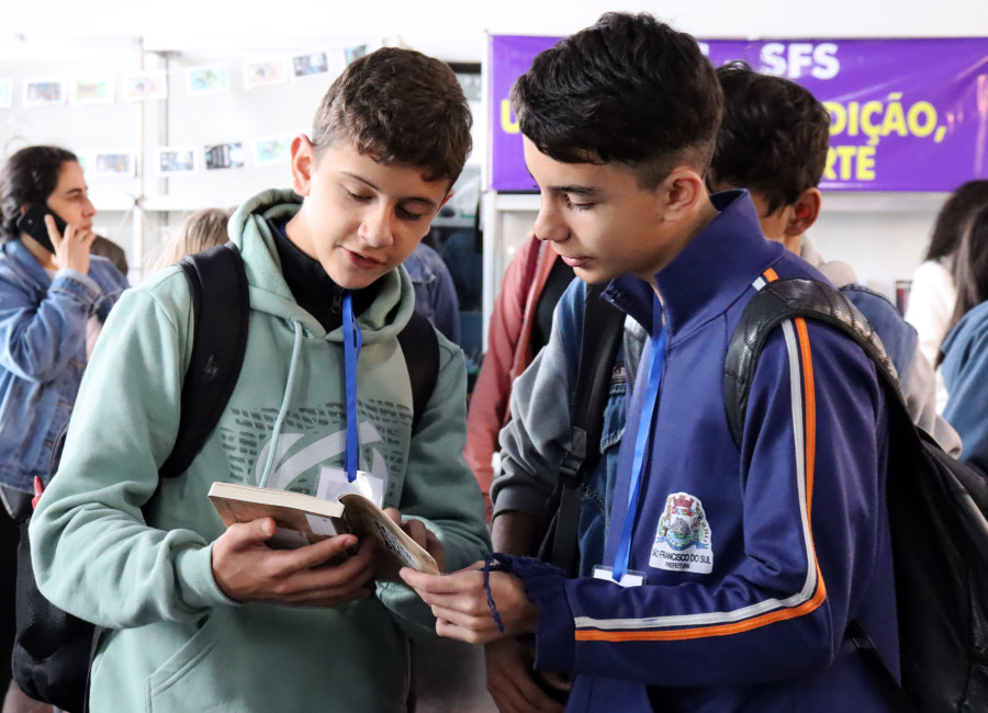 TESC Patrocina a 10ª Feira do Livro de São Francisco do Sul: Celebrando a Conexão Cultural e a Leitura