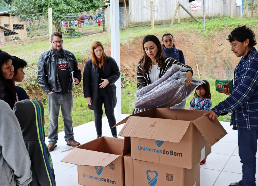 Iniciativa Sustentável: TESC e Uniformes do Bem Convertem Uniformes em Cobertores para Comunidades Carentes