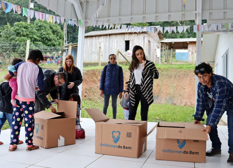 Iniciativa Sustentável: TESC e Uniformes do Bem Convertem Uniformes em Cobertores para Comunidades Carentes