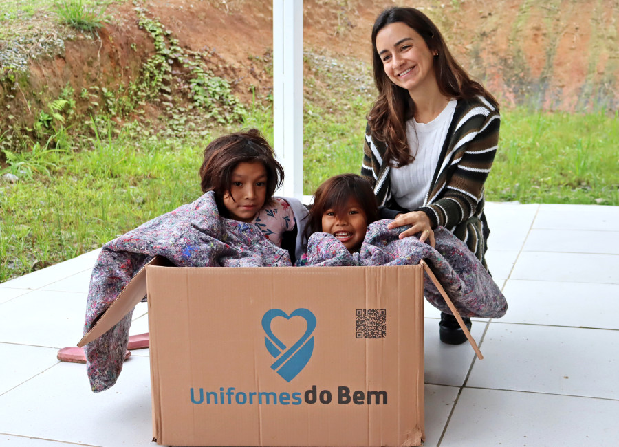 Iniciativa Sustentável: TESC e Uniformes do Bem Convertem Uniformes em Cobertores para Comunidades Carentes